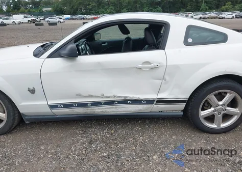 2009 Ford Mustang V6/V6 Premium z USA, uszkodzony, nr VIN 1ZVHT80N595126548